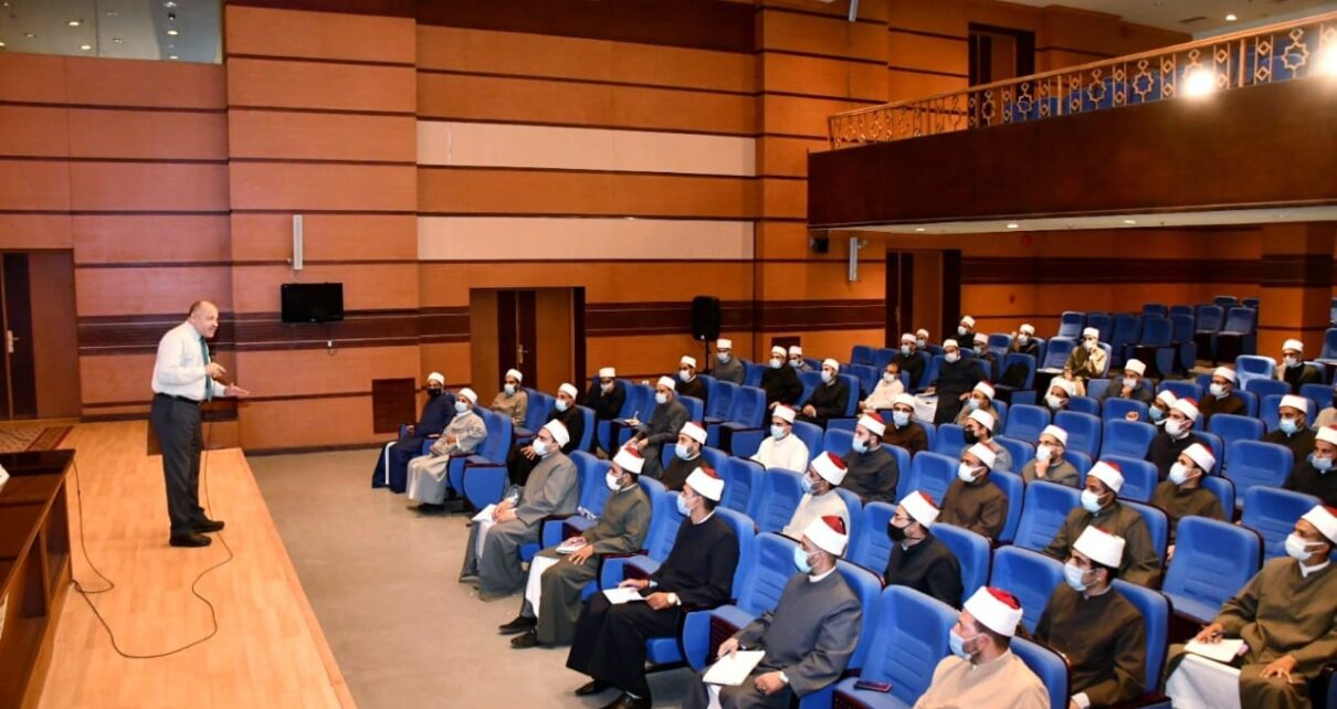 انطلاق الدورة التثقيفية المتخصصة للأئمة في الدراسات الاستراتيجيةوتحديات الأمن القومي بالتعاون مع أكاديمية ناصر العسكريةبأكاديمية الأوقاف الدولية