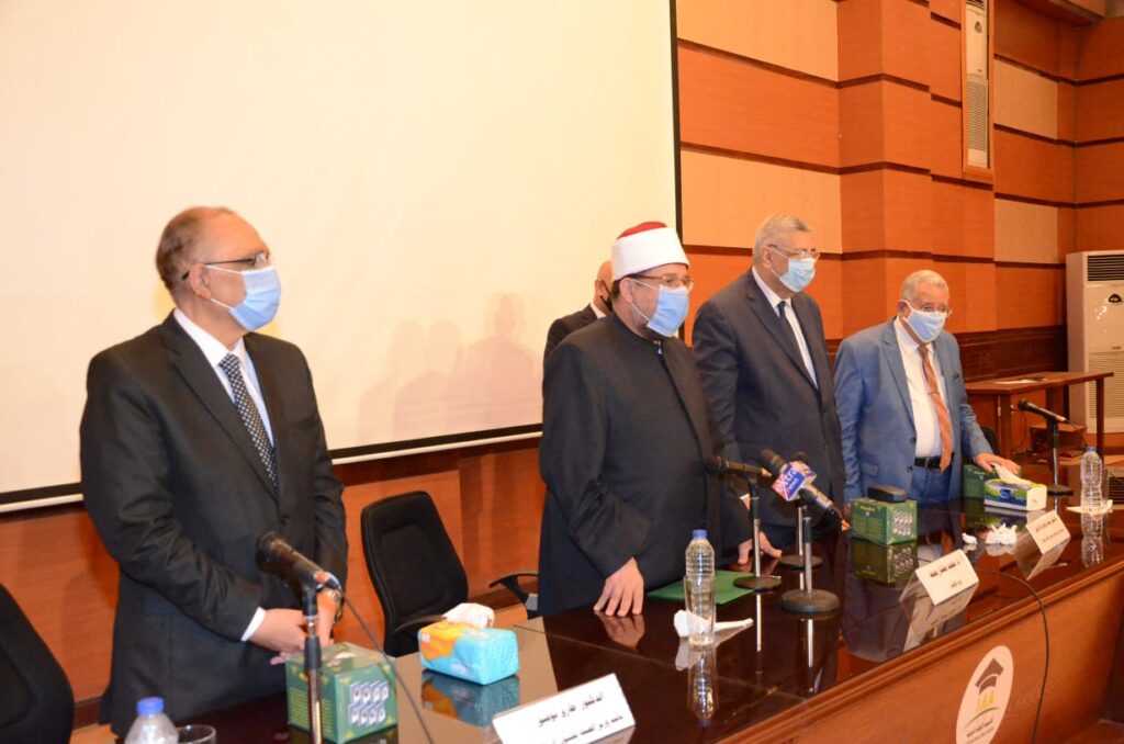 بالصور : وزير الأوقاف يكرم الفائزين في مسابقة “رؤية” البحثية المفتوحة للفكر المستنير